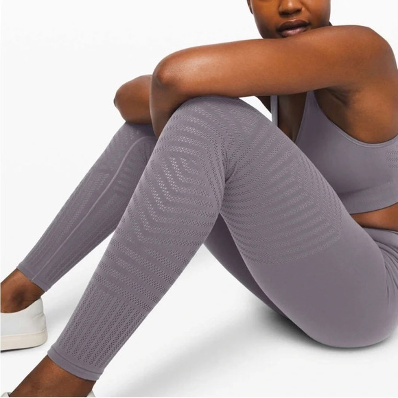 Lululemon Reveal SET (tight & bra) - Picture 2 of 7